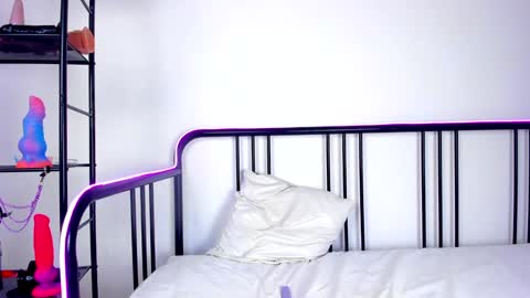 Mia online show from 12-22-24, 07:42