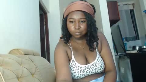 Snapshot of lady_twerky chatting on 10-16-25, 10:11 Maya online show from 10-16-25, 10:11
