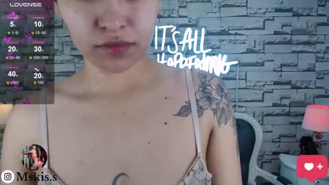 Snapshot of lady_violet_bridgerton_a chatting on 02-09-25, 11:58 Lady Violet Bridgerton online show from 02-09-25, 11:58