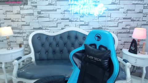 Snapshot of lady_violet_bridgerton_a chatting on 02-10-25, 10:19 Lady Violet Bridgerton online show from 02-10-25, 10:19