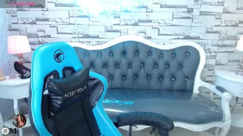 Snapshot of lady_violet_bridgerton_a chatting on 02-20-25, 10:04 Lady Violet Bridgerton online show from 02-20-25, 10:04