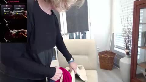 Ladybabs online show from 10-21-25, 05:57