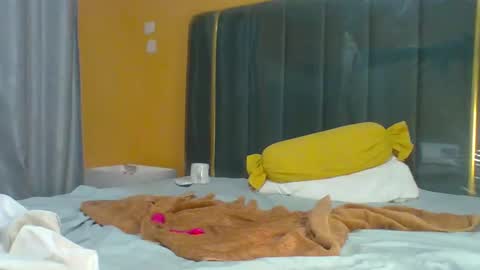 lindah32 online show from 02-04-26, 12:05