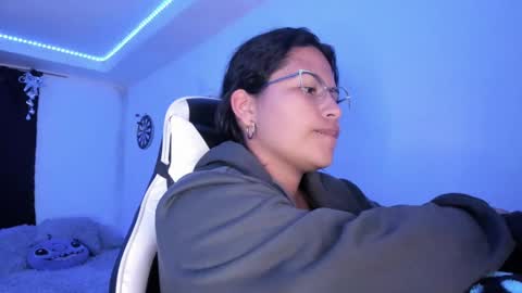  Lady  online show from 01-12-25, 02:35