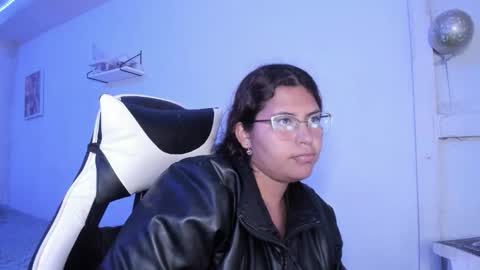  Lady  online show from 09-11-25, 02:33