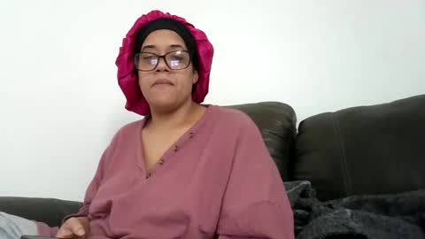 Snapshot of ladycinnabon chatting on 10-15-25, 07:25 Stephanie online show from 10-15-25, 07:25