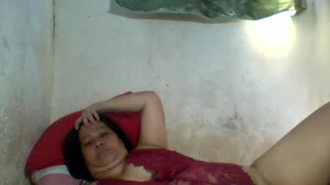 Snapshot of ladyjelyn69 chatting on 06-17-26, 04:37 ladyjelyn69 online show from 06-17-26, 04:37