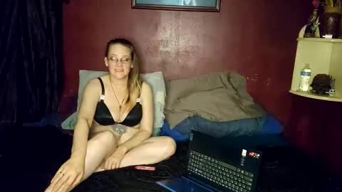 ladykiva_n_hubz online show from 10-12-25, 05:06