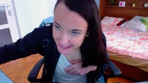 LadyLHoty online show from 06-19-26, 04:44