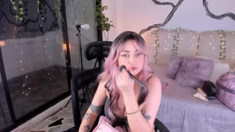 Snapshot of ladysweetts chatting on 11-15-25, 04:32 Lady online show from 11-15-25, 04:32