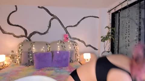 Snapshot of ladysweetts chatting on 12-04-25, 05:28 Lady online show from 12-04-25, 05:28