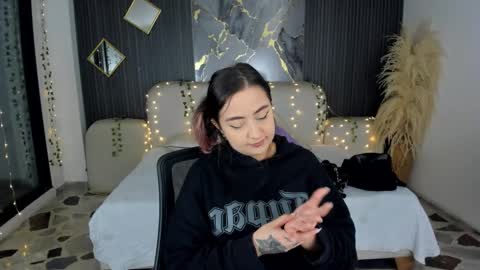 Snapshot of ladysweetts chatting on 01-06-26, 04:16 Lady online show from 01-06-26, 04:16