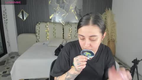 Snapshot of ladysweetts chatting on 01-15-26, 03:44 Lady online show from 01-15-26, 03:44