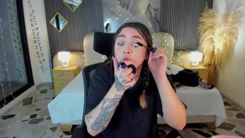 Snapshot of ladysweetts chatting on 02-17-26, 04:20 Lady online show from 02-17-26, 04:20