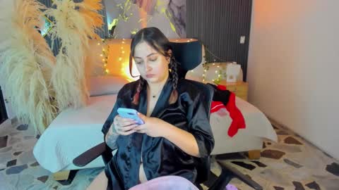Snapshot of ladysweetts chatting on 02-18-26, 04:19 Lady online show from 02-18-26, 04:19