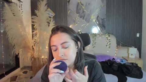 Snapshot of ladysweetts chatting on 02-23-26, 03:48 Lady online show from 02-23-26, 03:48