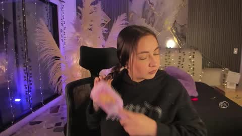 Snapshot of ladysweetts chatting on 02-25-26, 04:33 Lady online show from 02-25-26, 04:33