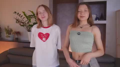 laelneizer online show from 06-20-26, 05:43