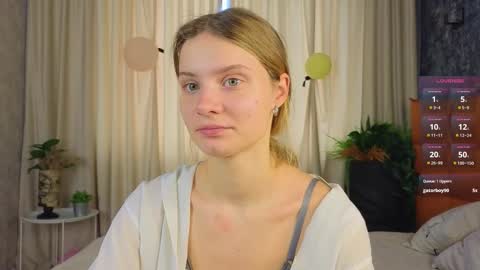 Snapshot of lafeti chatting on 10-19-25, 06:36 Lilia online show from 10-19-25, 06:36