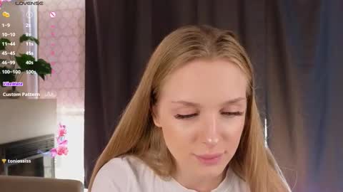 Snapshot of lafeti chatting on 11-22-25, 07:29 Lilia online show from 11-22-25, 07:29