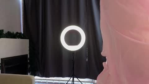 Snapshot of lafeti chatting on 12-17-25, 06:08 Lilia online show from 12-17-25, 06:08