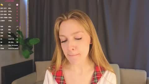 Snapshot of lafeti chatting on 02-19-26, 06:42 Lilia online show from 02-19-26, 06:42