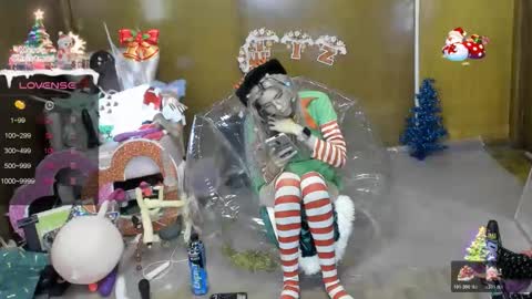 Snapshot of laflakita21 chatting on 12-18-25, 11:11 Skinnygirl online show from 12-18-25, 11:11