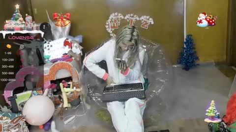 Snapshot of laflakita21 chatting on 12-19-25, 06:37 Skinnygirl online show from 12-19-25, 06:37