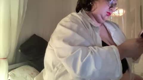 Snapshot of lagrandeamoureuse2 chatting on 04-02-26, 09:45 La Grande Amoureuse online show from 04-02-26, 09:45