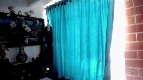 laia_hadid online show from 04-21-26, 05:39