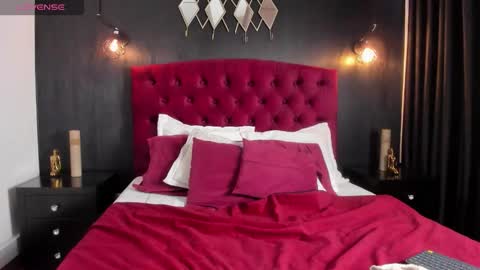 Snapshot of laia_jonees chatting on 11-18-25, 12:31 Laia online show from 11-18-25, 12:31