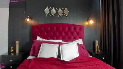 Snapshot of laia_jonees chatting on 11-20-25, 12:05 Laia online show from 11-20-25, 12:05