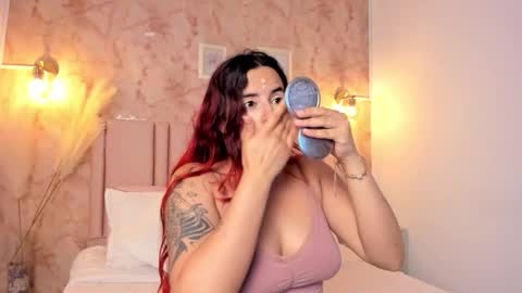 Snapshot of laia_jonees chatting on 03-22-26, 11:57 Laia online show from 03-22-26, 11:57