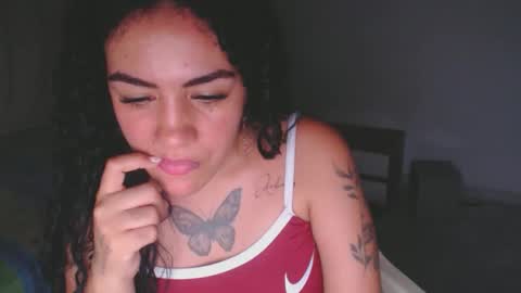 Snapshot of laila_silk chatting on 06-11-26, 12:32 laila_silk online show from 06-11-26, 12:32