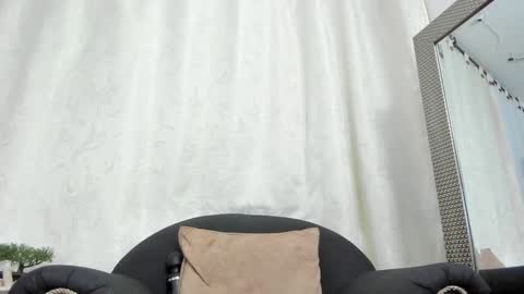 Snapshot of lailacastillomilf chatting on 01-17-25, 01:35 Lailacastillo online show from 01-17-25, 01:35