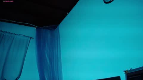 Laila online show from 07-30-26, 04:33