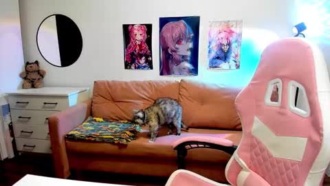 Kira online show from 09-17-25, 09:38