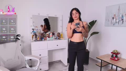 Snapshot of laira_scott chatting on 02-12-26, 10:27 Laira online show from 02-12-26, 10:27