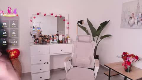 Snapshot of laira_scott chatting on 02-17-26, 08:37 Laira online show from 02-17-26, 08:37