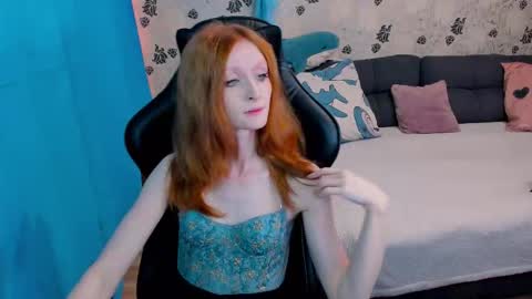 Snapshot of laksmrrr chatting on 10-11-25, 10:25 Lu Alex online show from 10-11-25, 10:25