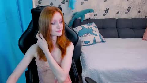 Snapshot of laksmrrr chatting on 10-17-25, 09:45 Lu Alex online show from 10-17-25, 09:45