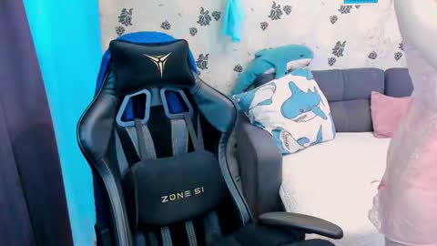 Snapshot of laksmrrr chatting on 12-16-25, 09:36 Lu Alex online show from 12-16-25, 09:36