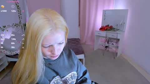 Laly online show from 03-26-26, 06:19