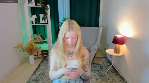 Laly online show from 04-30-26, 11:27