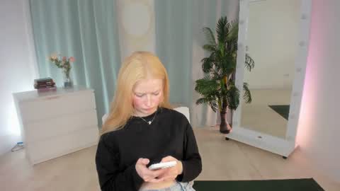 Laly online show from 06-16-26, 11:57
