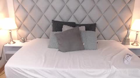 Laly Castro online show from 02-16-25, 07:16