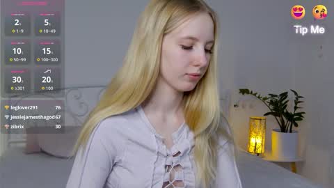 Snapshot of lana__j chatting on 10-19-25, 08:09 Liana online show from 10-19-25, 08:09