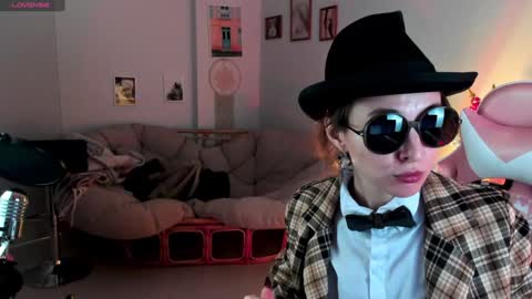 just call me Lana  and her security online show from 12-04-24, 08:34