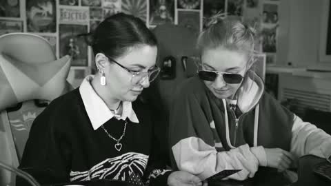 just call me Lana  and her security online show from 01-31-25, 08:43