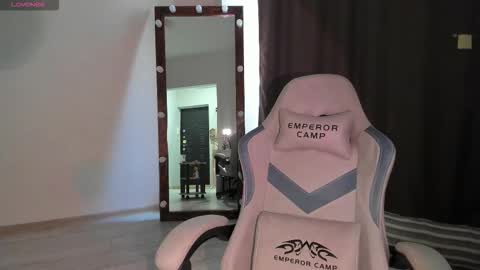 Lana online show from 10-02-25, 10:22